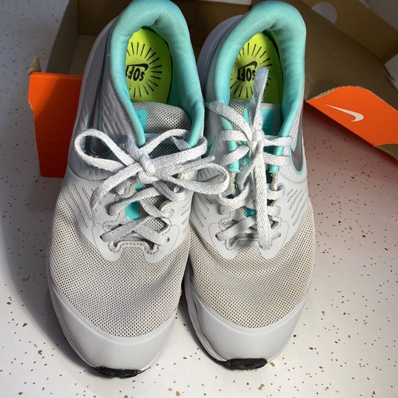 Nike tennis shoes - Picture 4 of 11